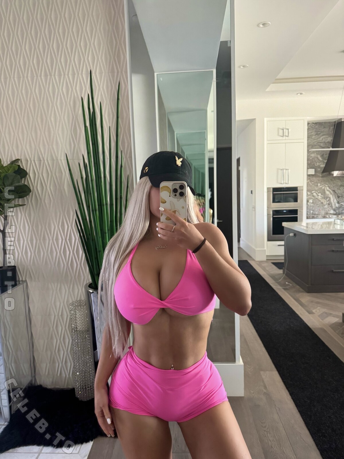 Laci Kay Somers hands