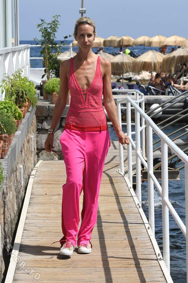 Lady Victoria Hervey hands