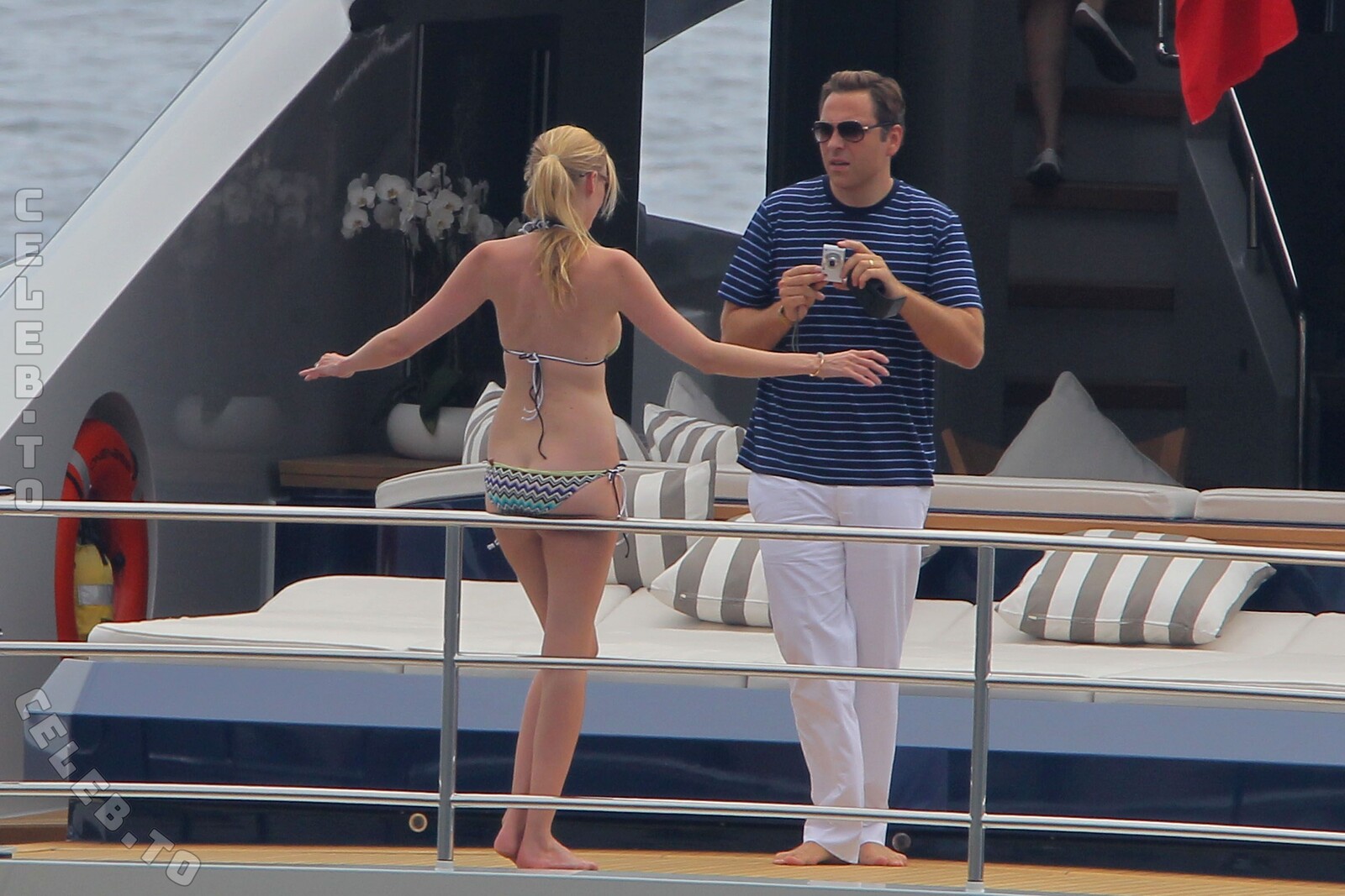 Lara Stone legs