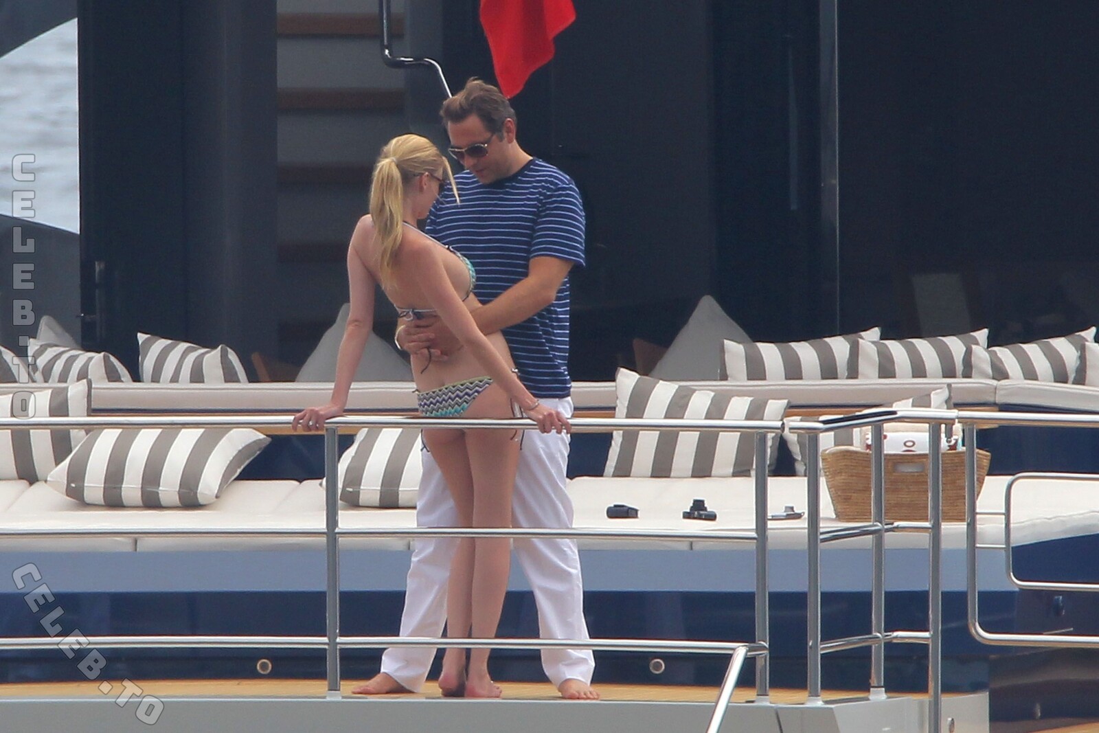 Lara Stone legs