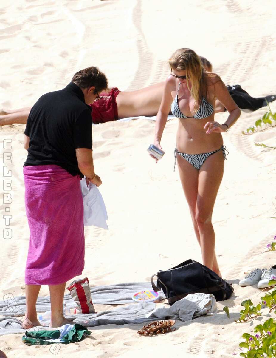 Lara Stone butts