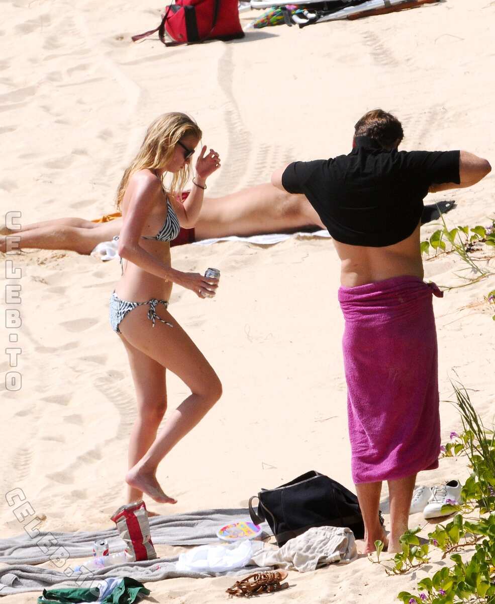 Lara Stone butts