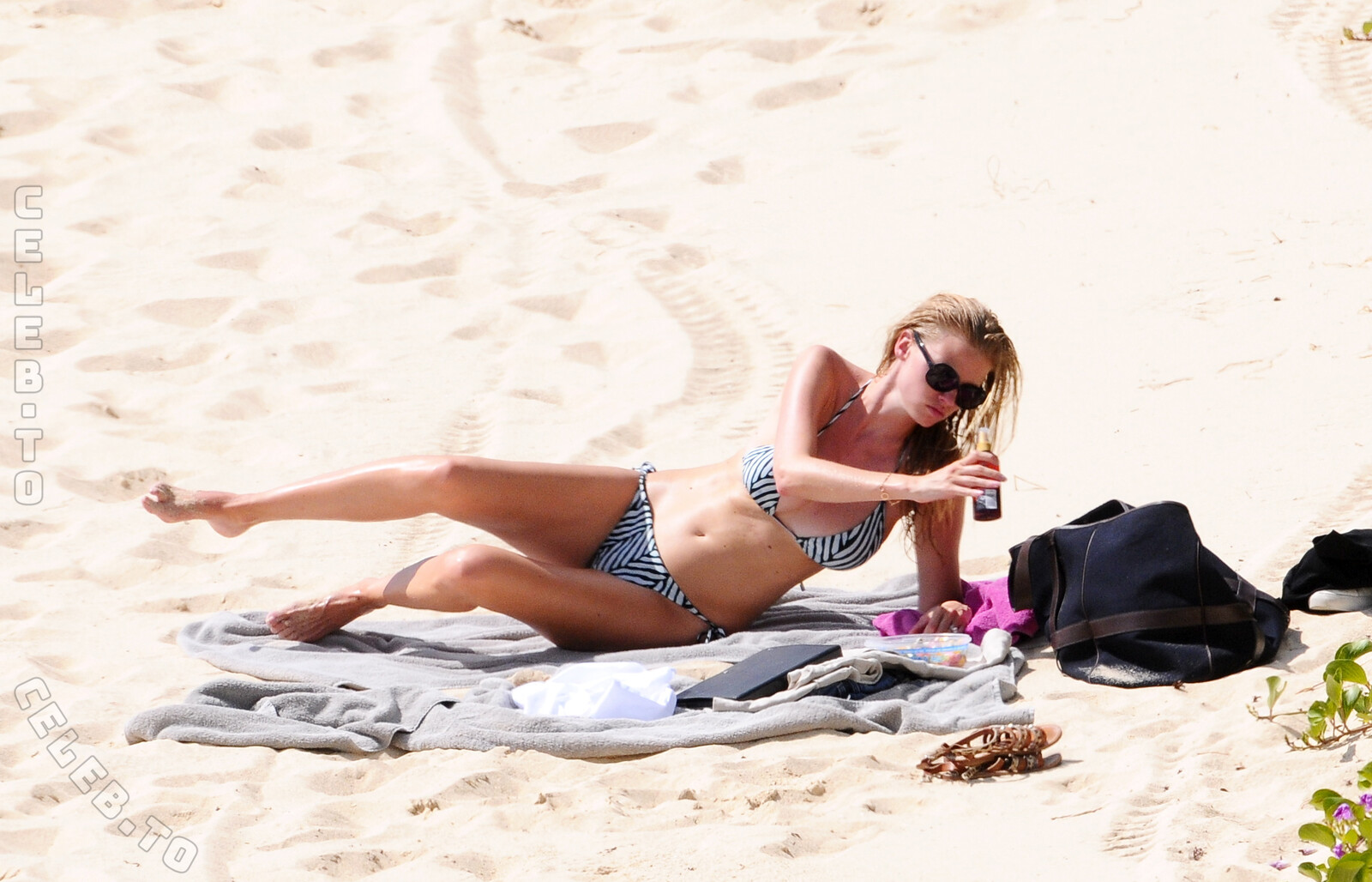 Lara Stone butts