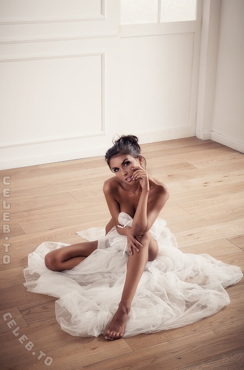 Laura Giraudi legs