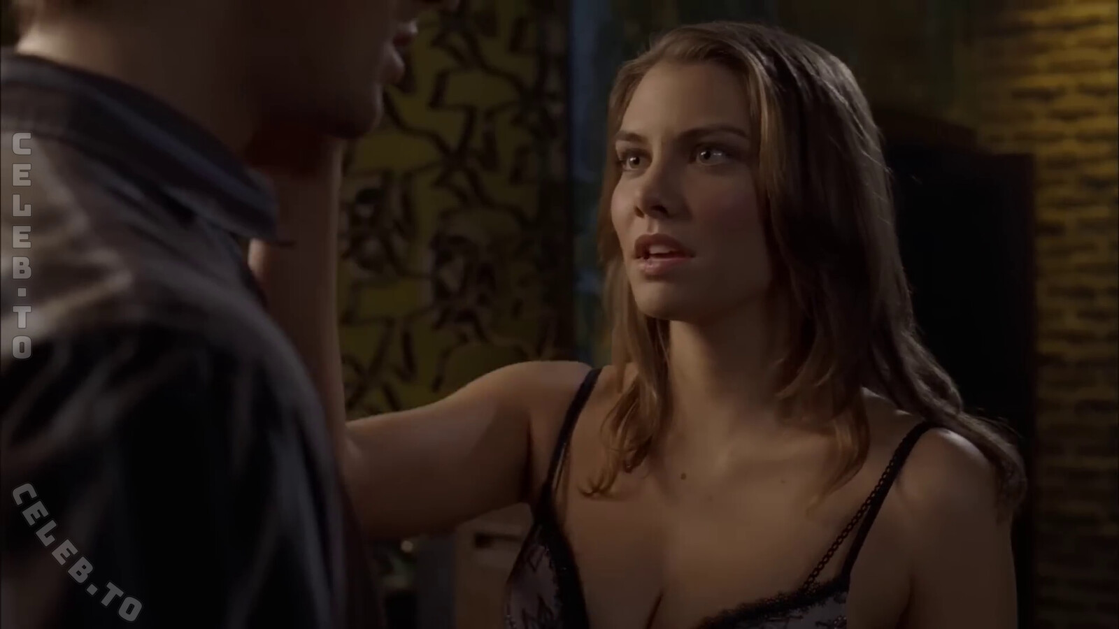 Lauren Cohan hands