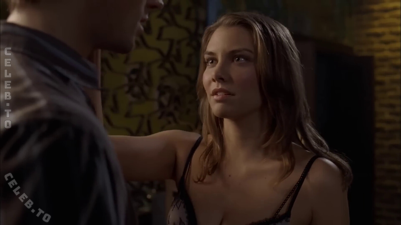 Lauren Cohan hands