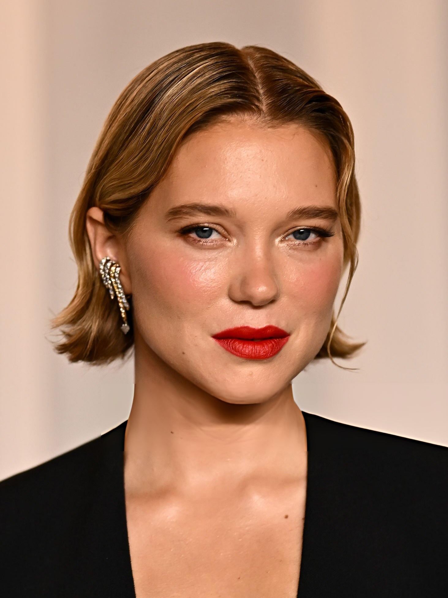 Lea Seydoux hands