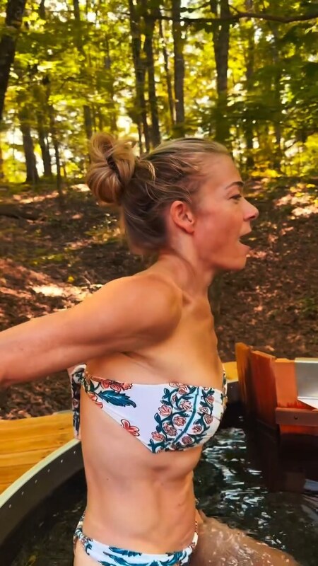 LeAnn Rimes hands