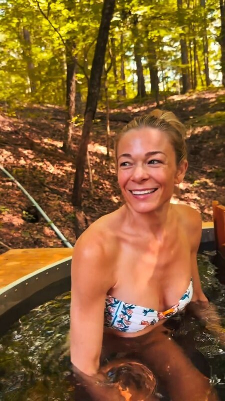 LeAnn Rimes hands