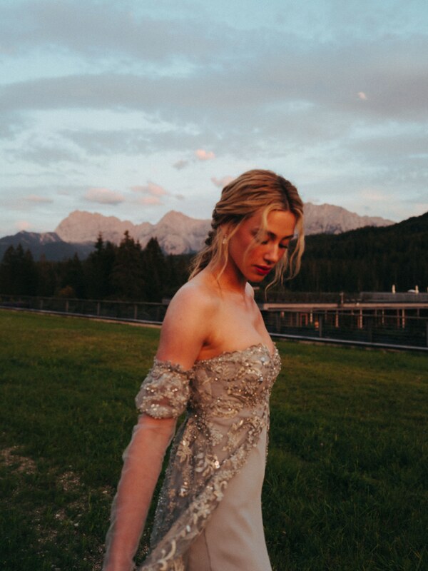 Lili Reinhart Hot (6 Photos)