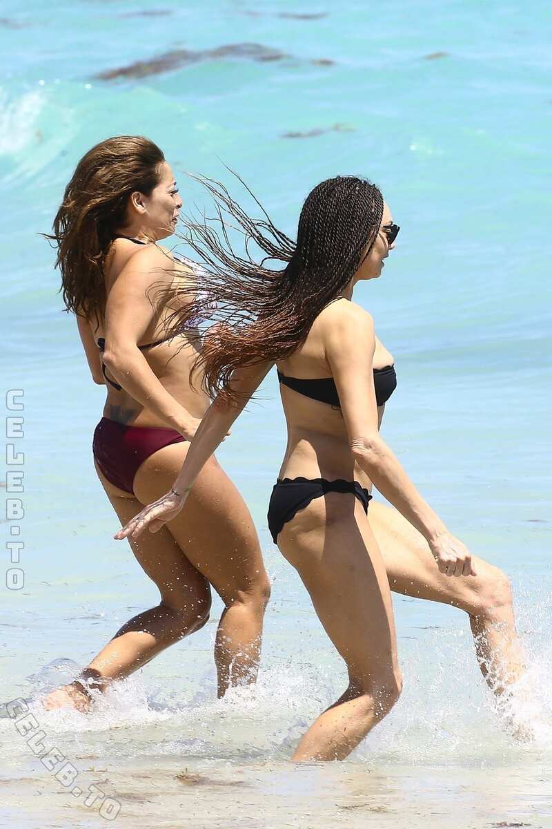 Lilly Becker hands