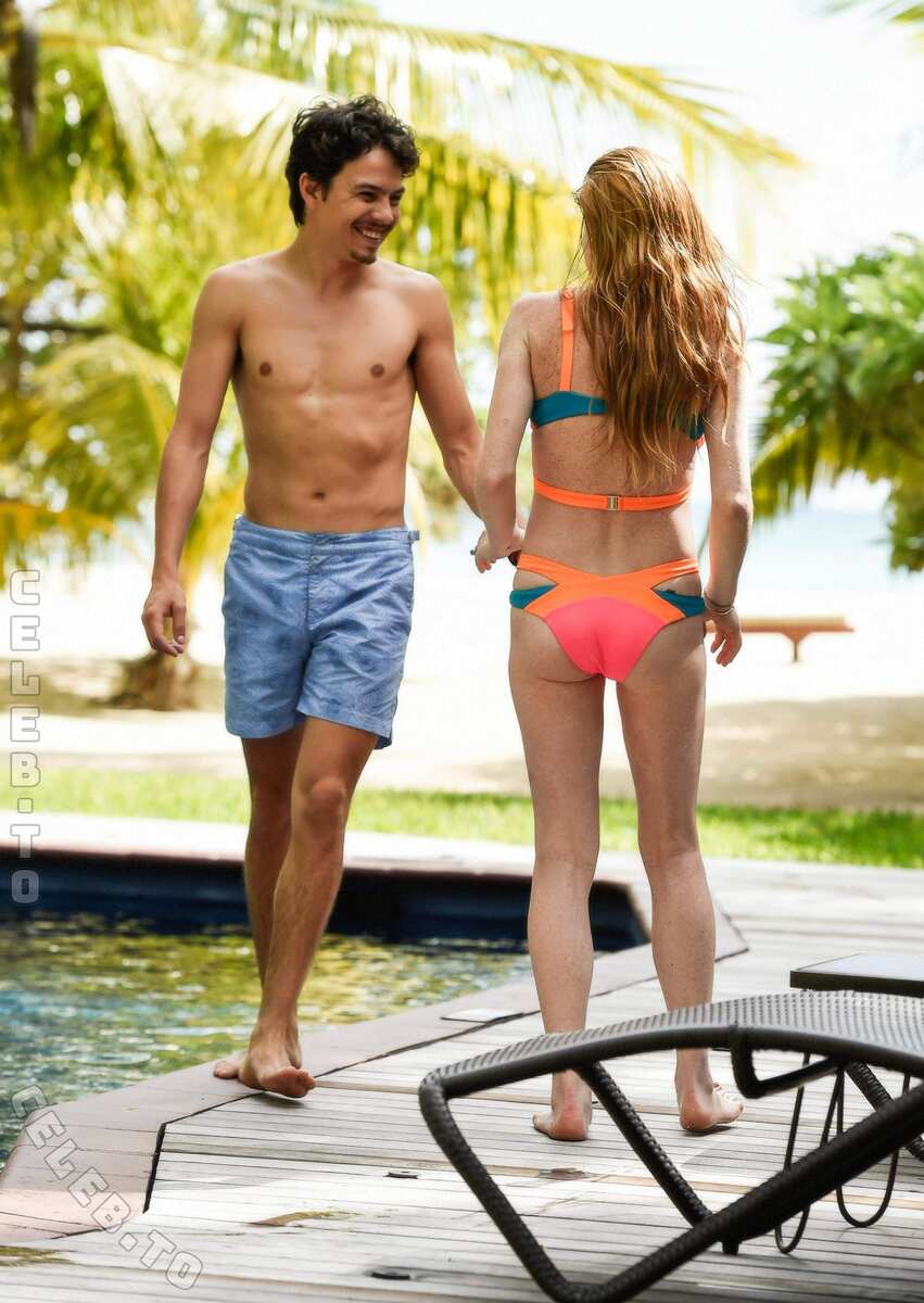 Lindsay Lohan boobs