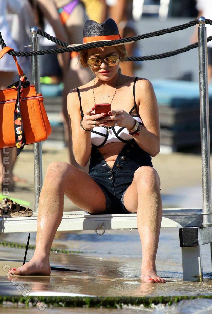 Lindsay Lohan butts