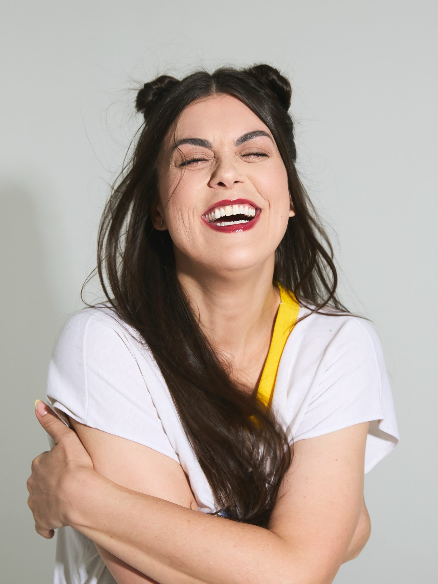 Lindsey Shaw hands