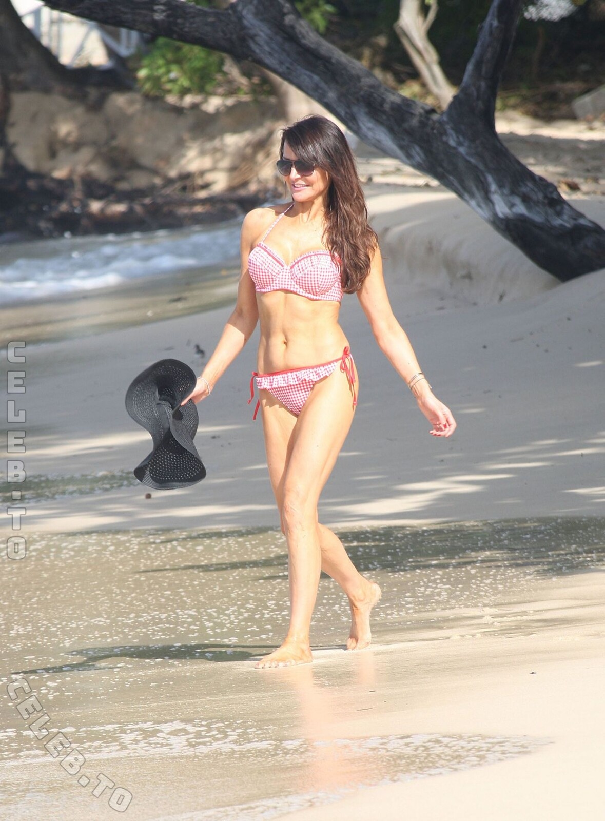 Lizzie Cundy hands