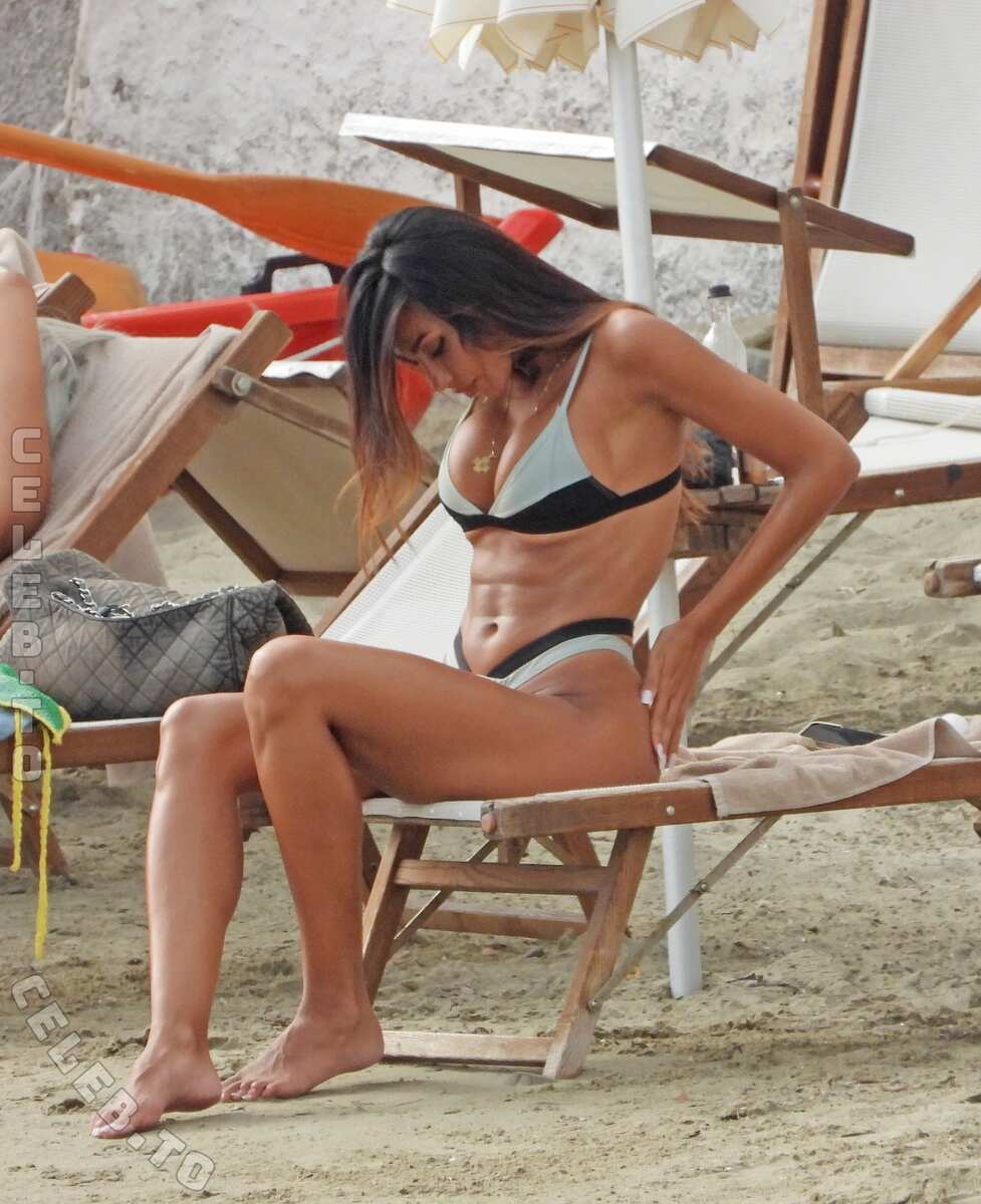 Madalina Diana Ghenea hands
