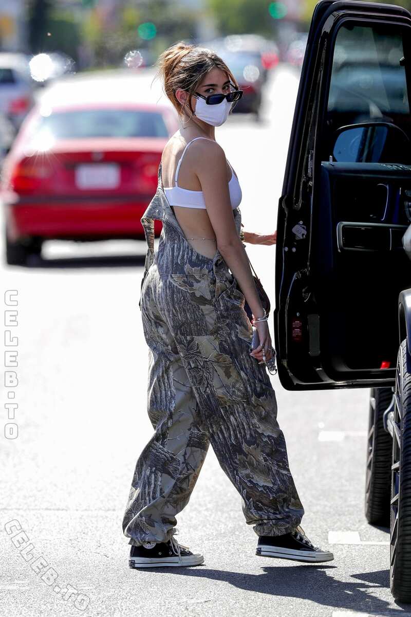 Madison Beer butts
