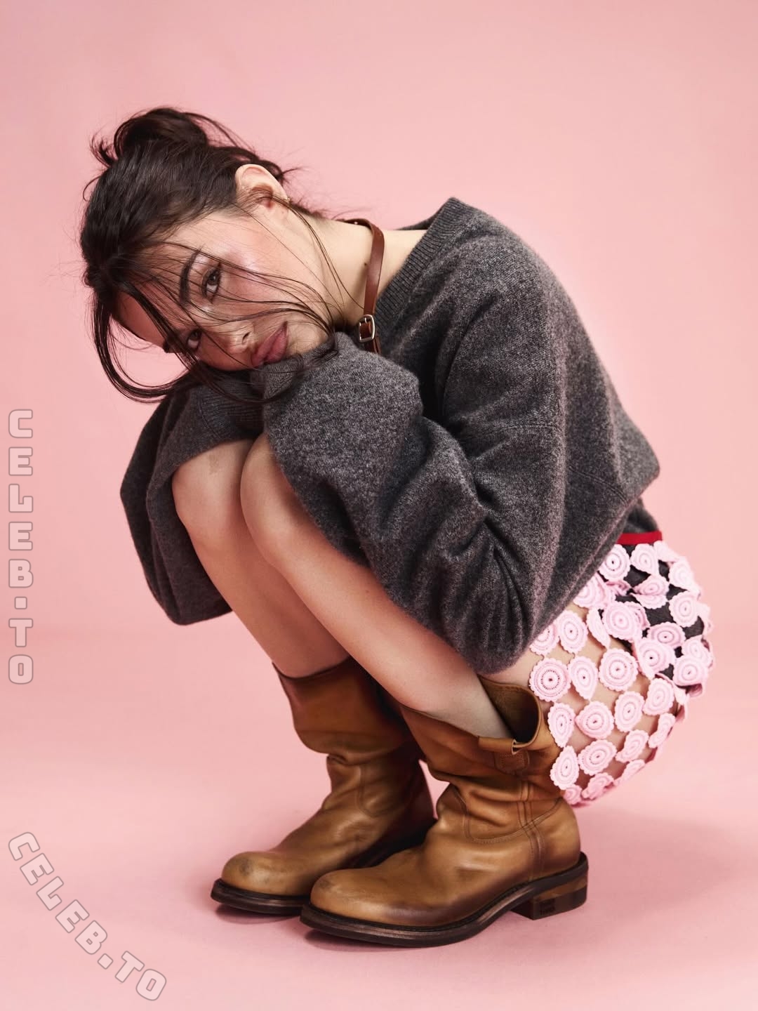 Madison Beer hands