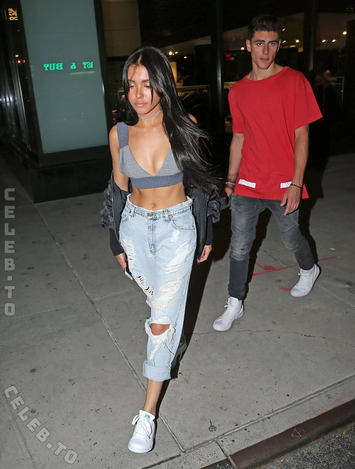 Madison Beer hands