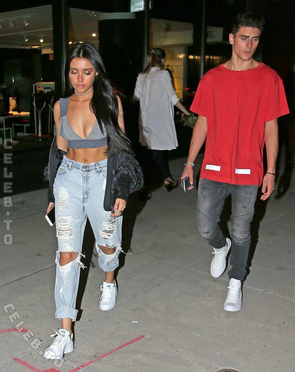 Madison Beer hands