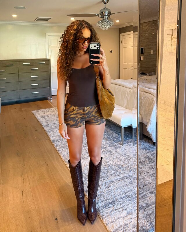 Madison Pettis hands