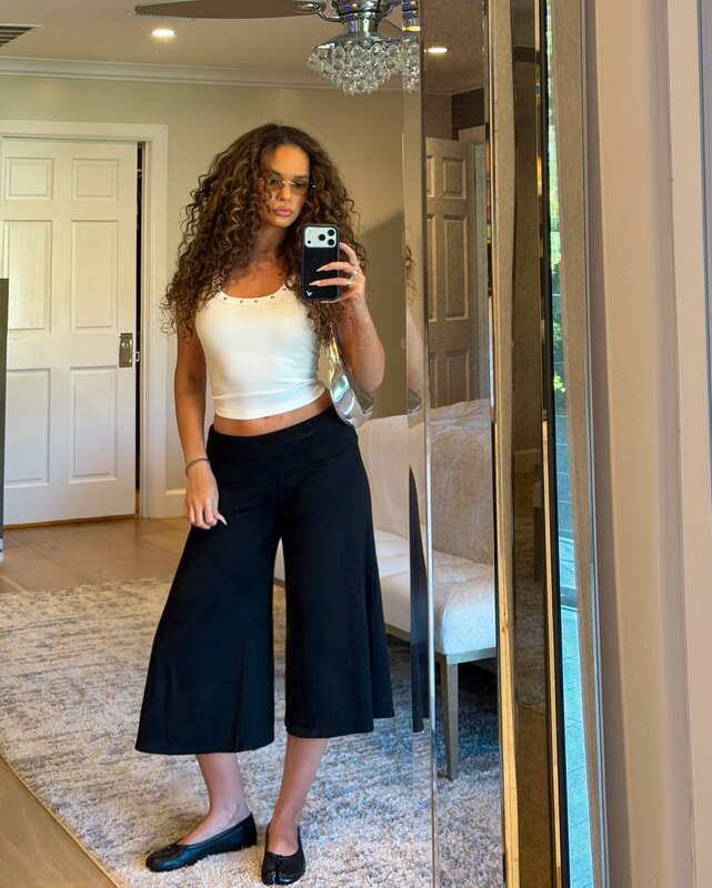 Madison Pettis hands