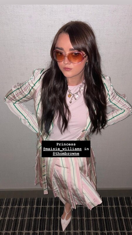 Maisie Williams butts
