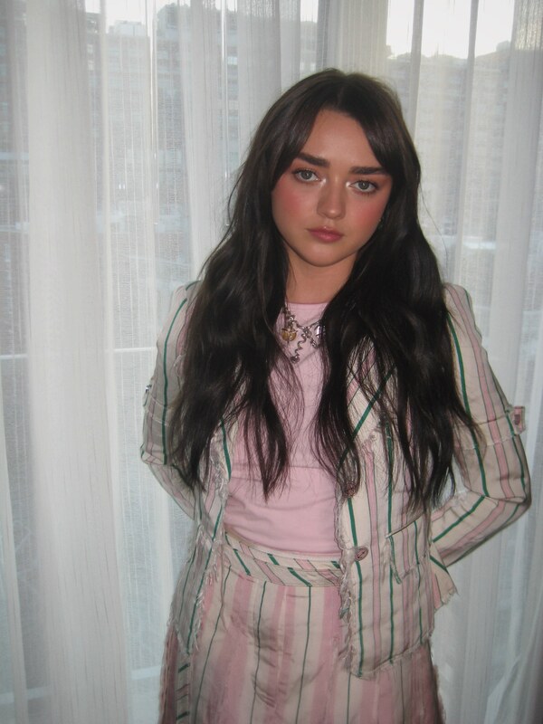 Maisie Williams butts