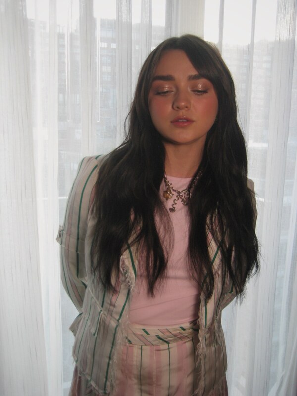 Maisie Williams butts