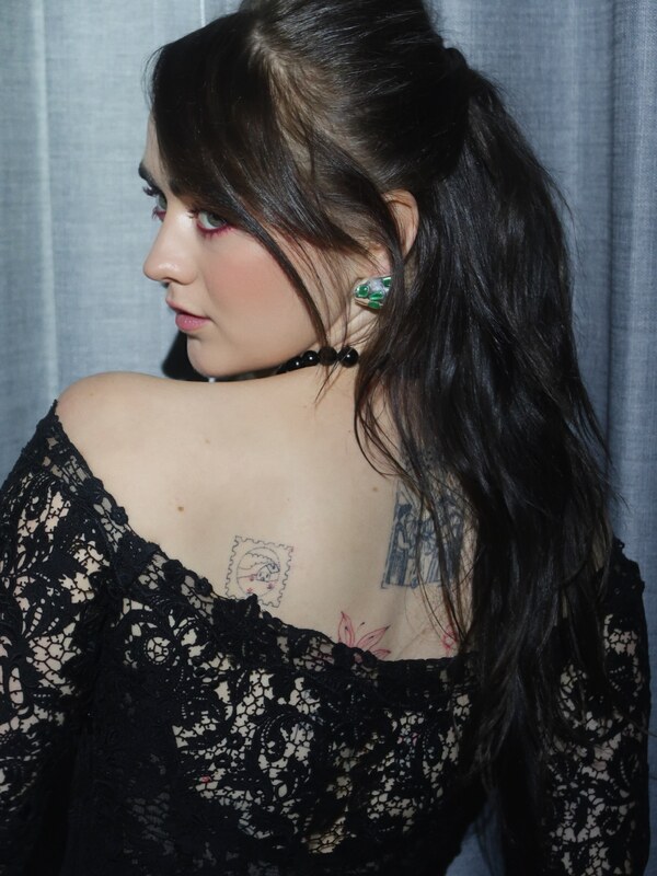 Maisie Williams butts