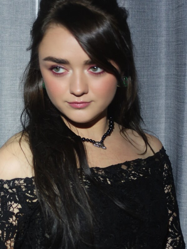 Maisie Williams butts