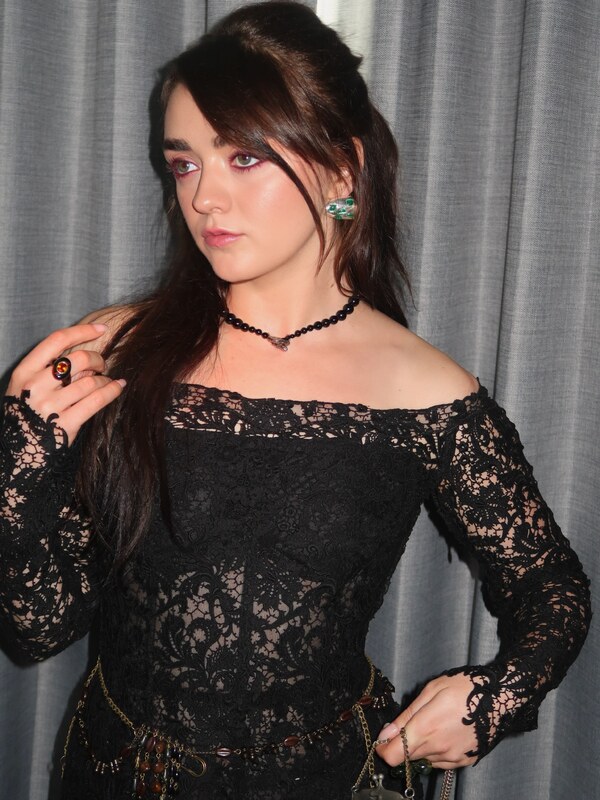 Maisie Williams hands