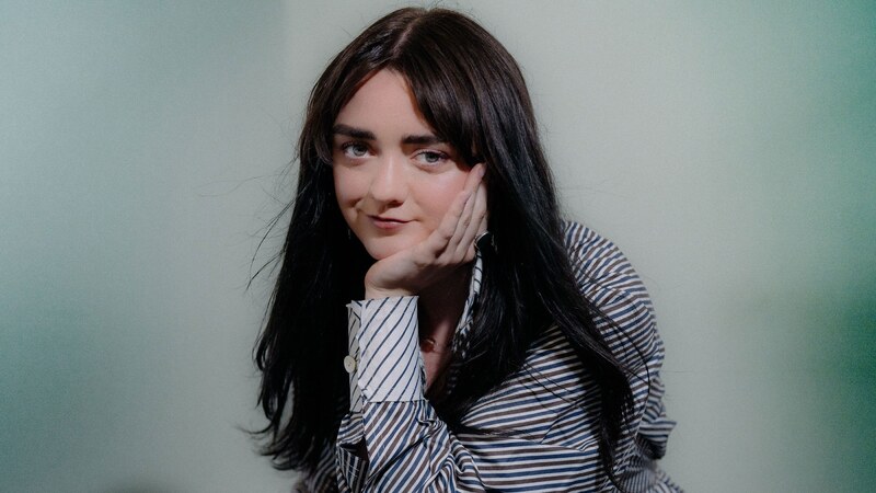 Maisie Williams hands