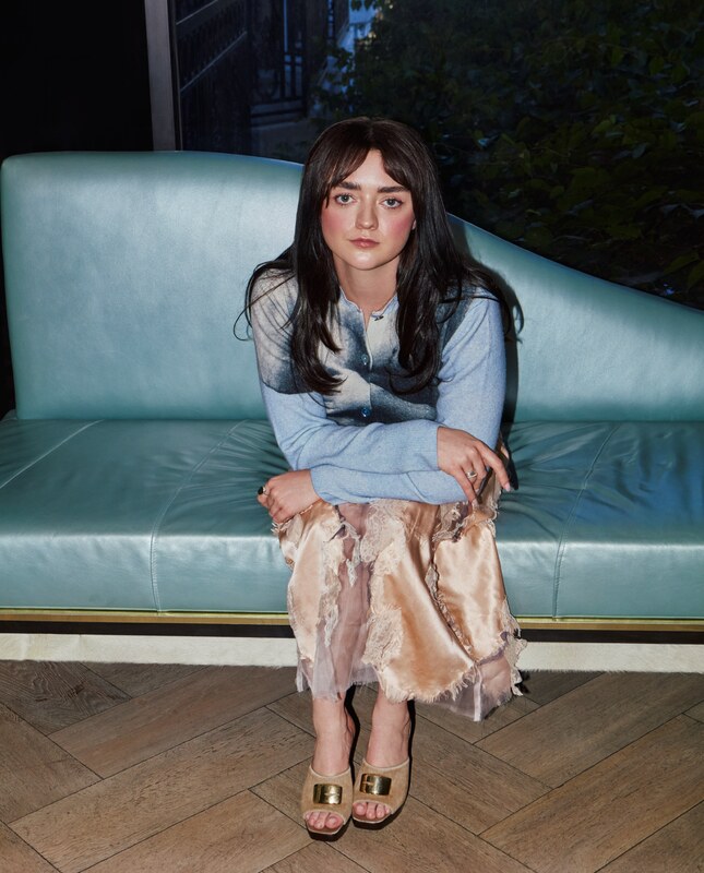 Maisie Williams hands