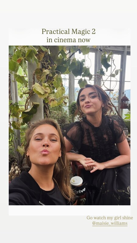 Maisie Williams hands