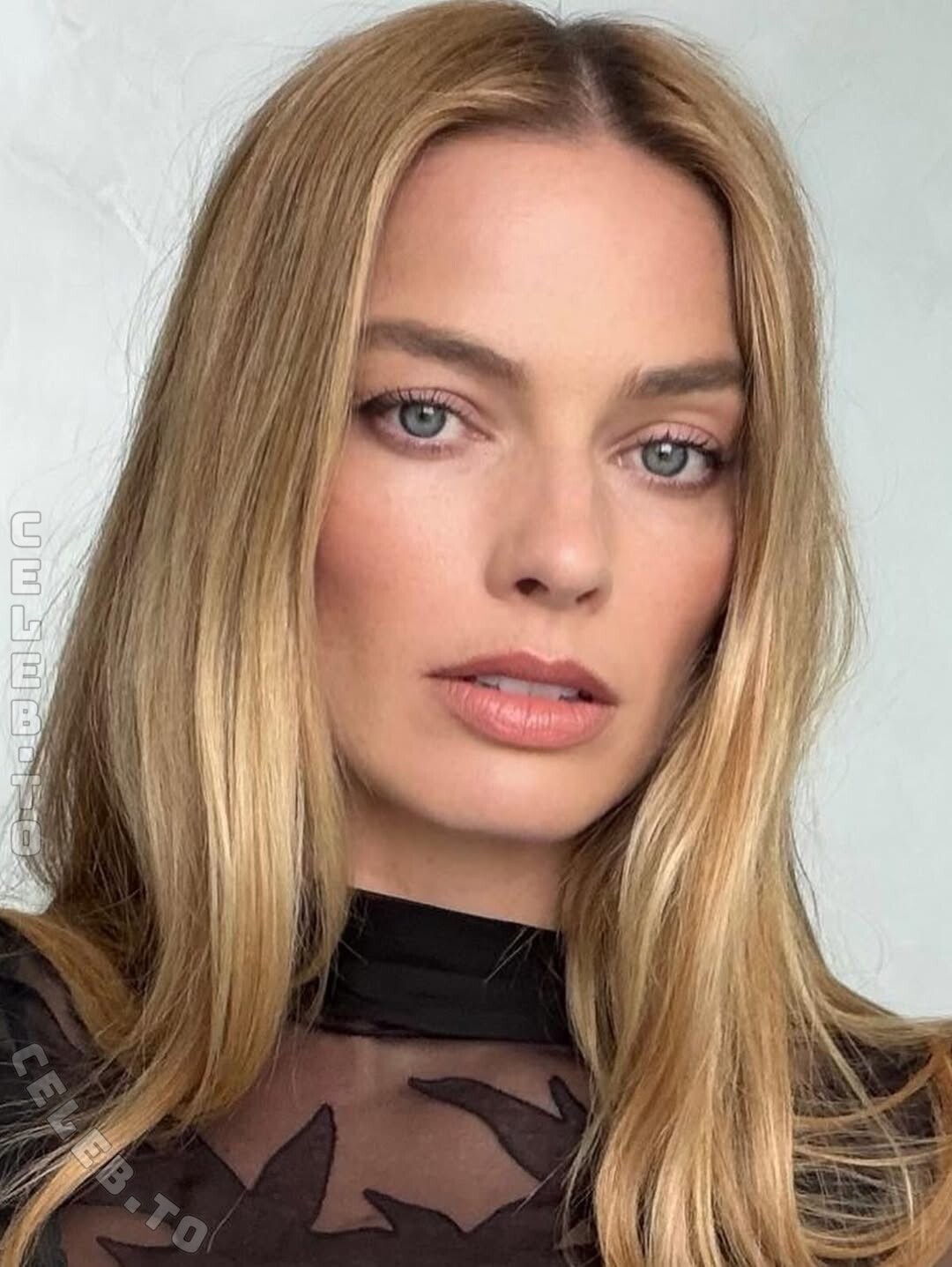 Margot Robbie boobs