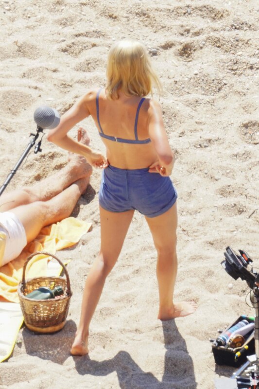 Margot Robbie boobs
