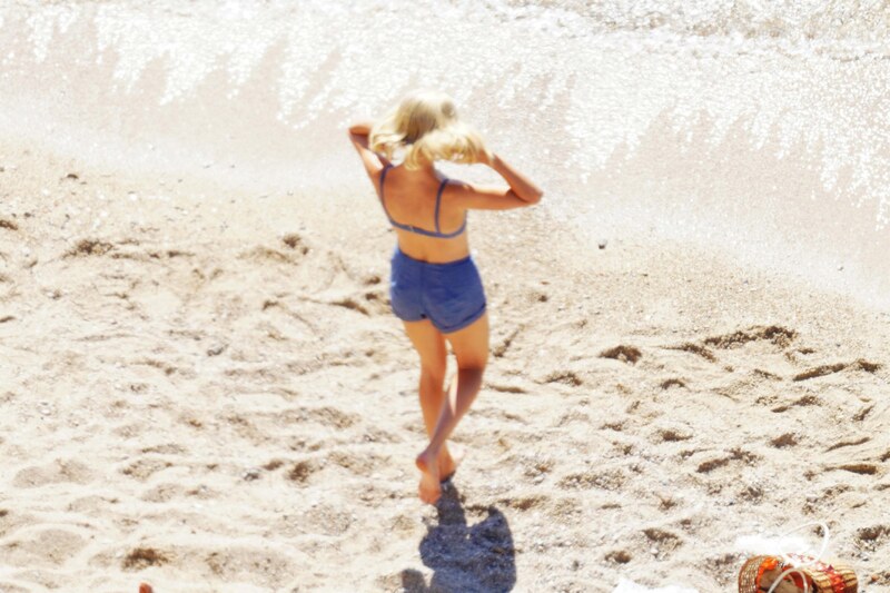 Margot Robbie butts