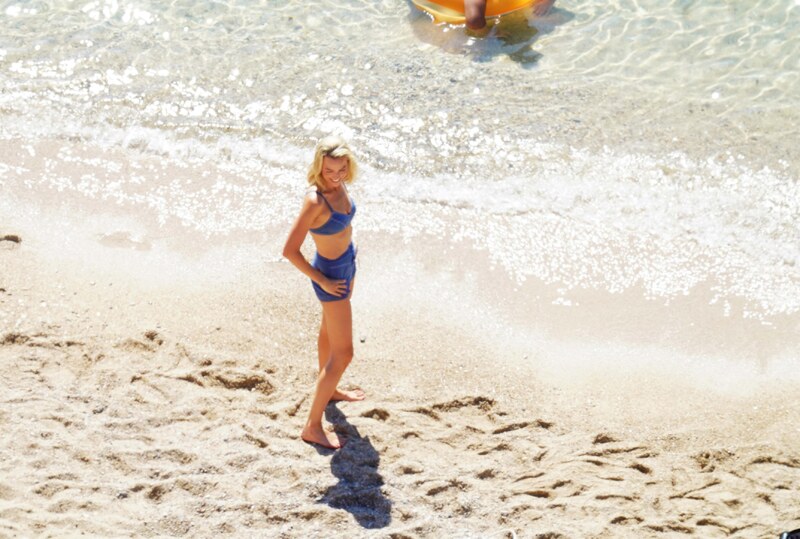 Margot Robbie butts