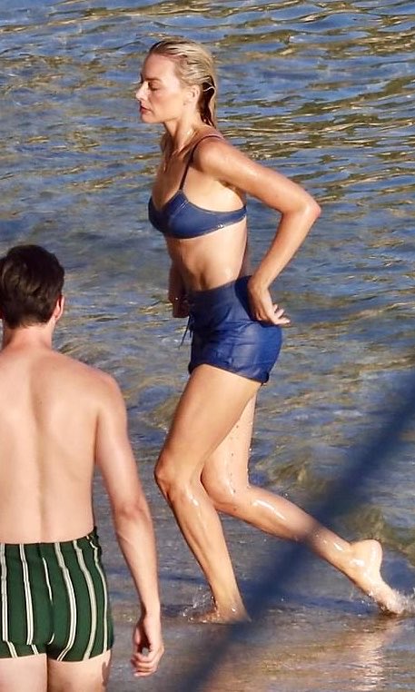 Margot Robbie butts