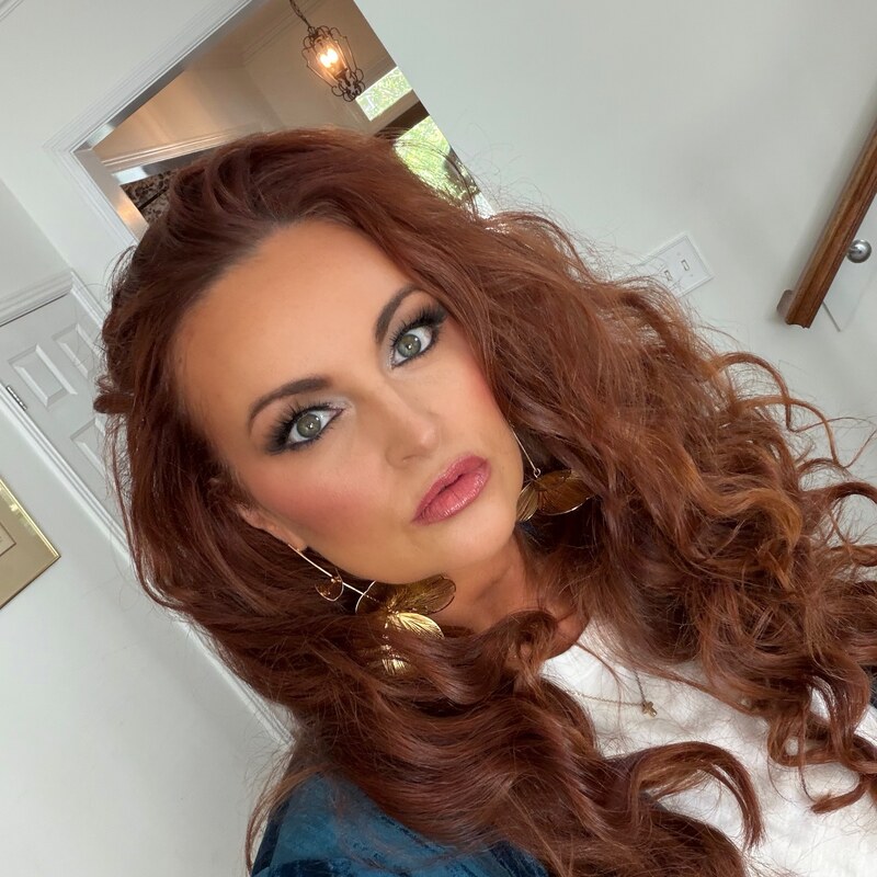Maria Kanellis hands