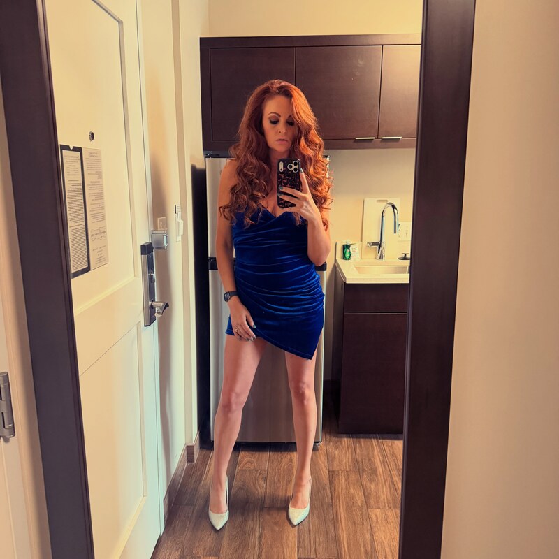 Maria Kanellis hands