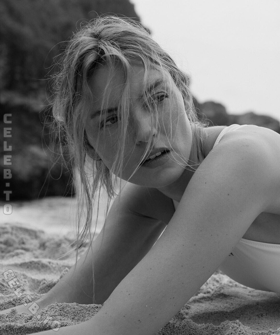 Martha Hunt legs