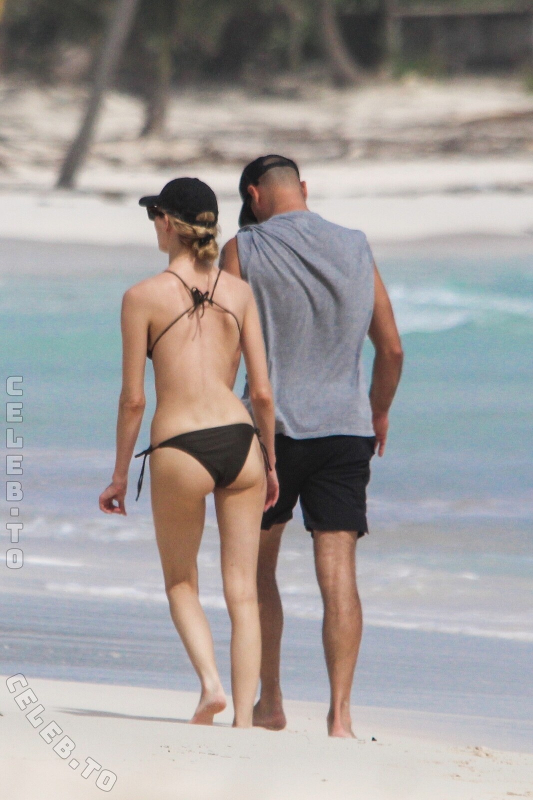 Martha Hunt hands