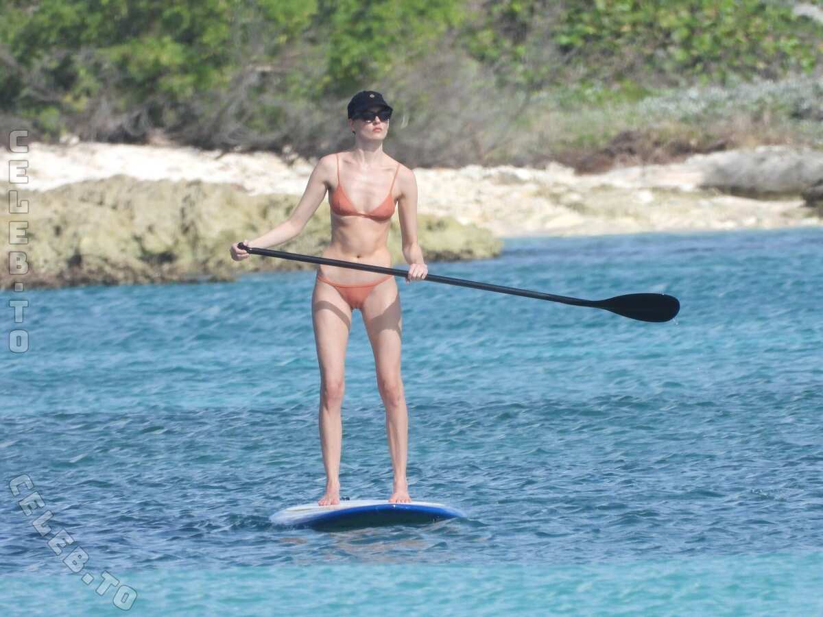 Martha Hunt nude leaked photos