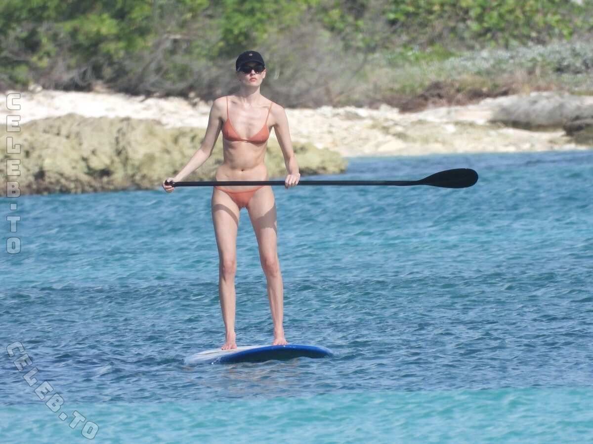 Martha Hunt nude leaked photos