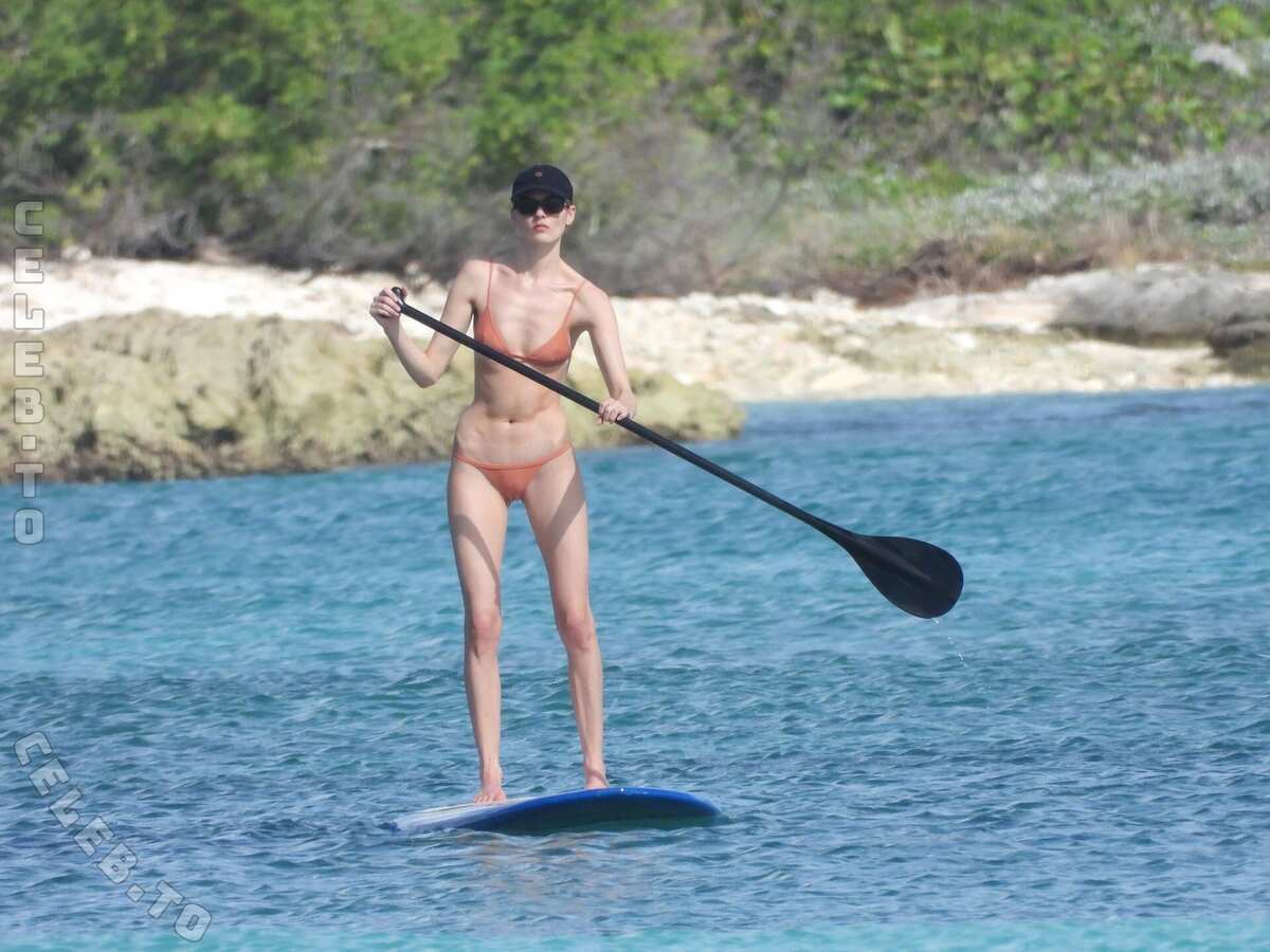 Martha Hunt nude leaked photos