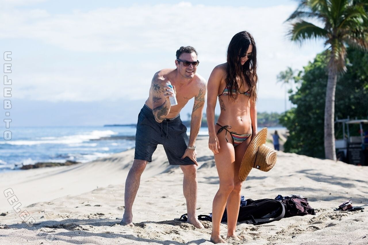 Megan Fox hands