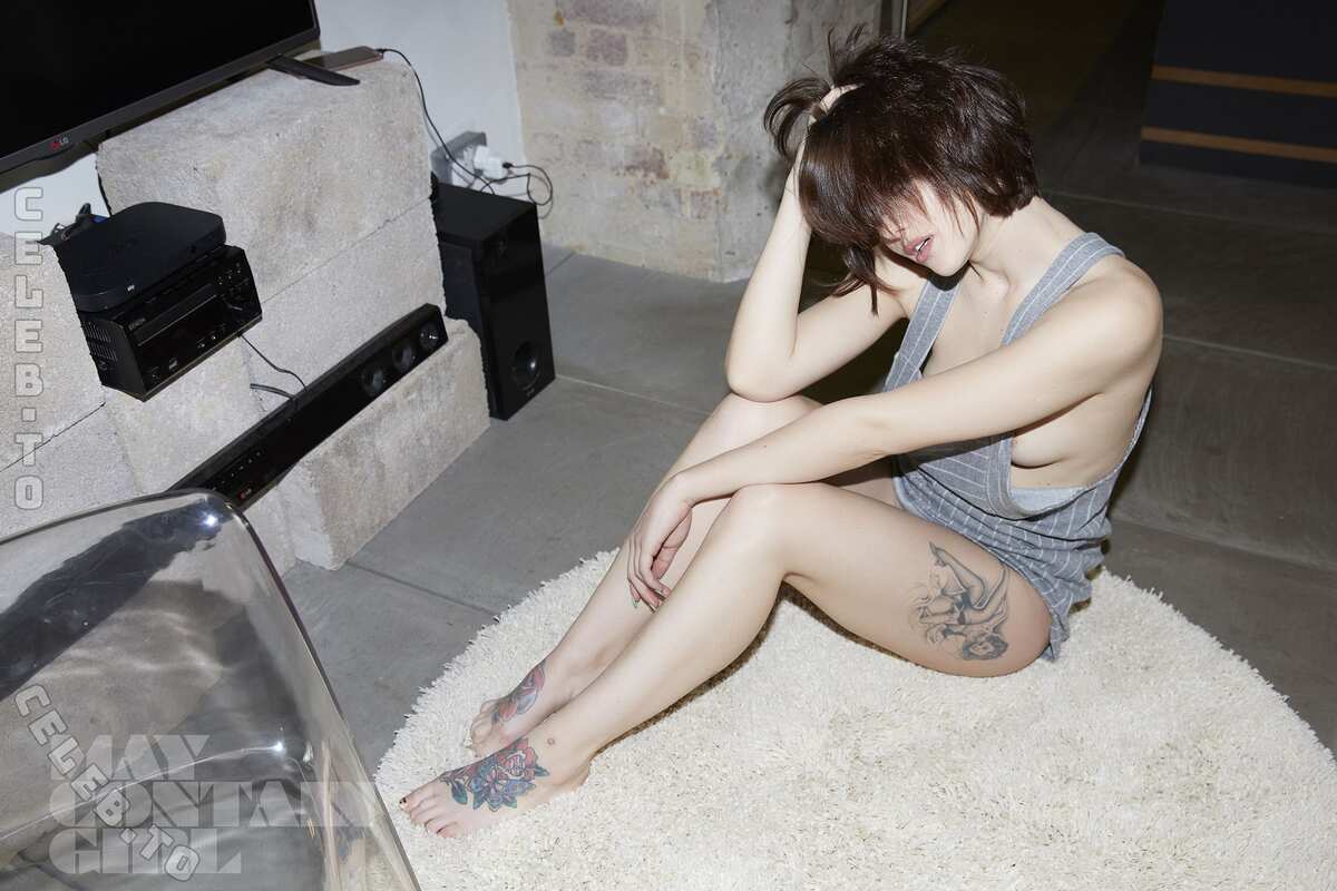 Mellisa Clarke butts