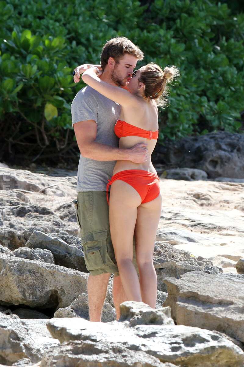 Miley Cyrus butts